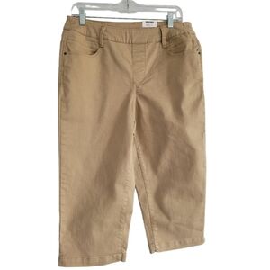 Time & Tru Khaki Capri Wide Legged Cropped Pants New with Tags Size Medium 8/10